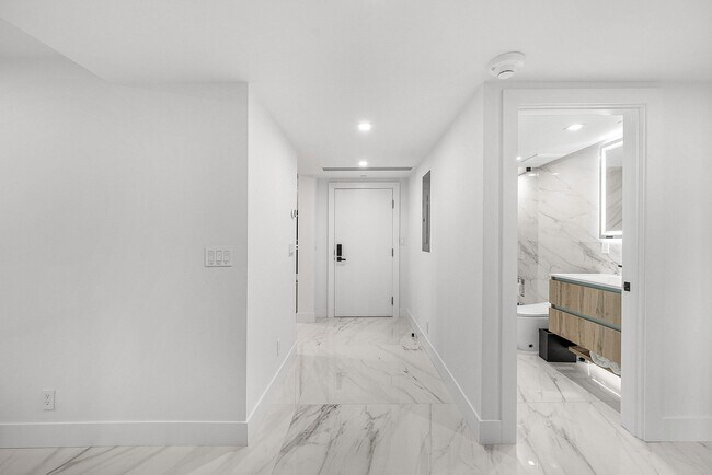 Building Photo - 875 E Camino Real