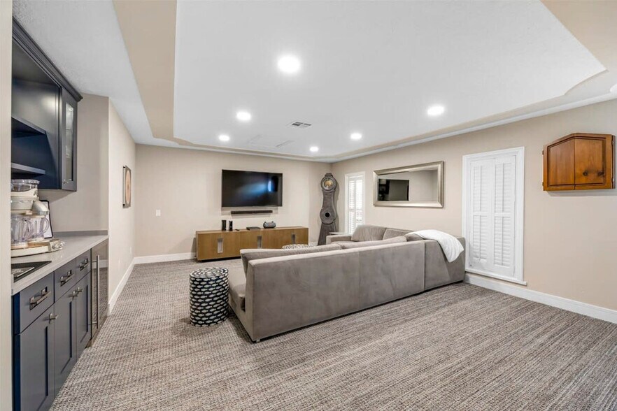 Building Photo - 8130 S Tropical Trail