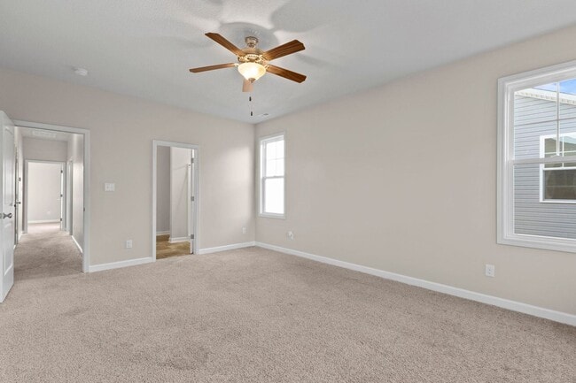 Building Photo - Townhouse For Rent!