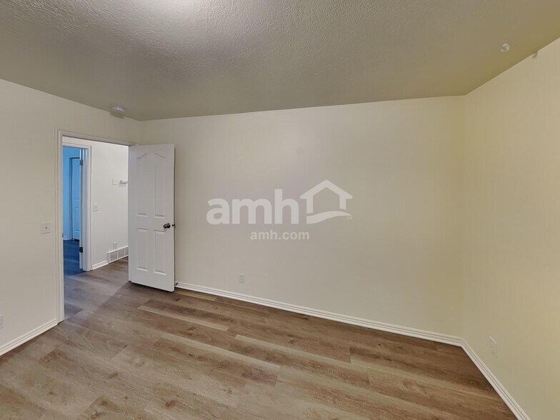 Building Photo - 1871 N 750 W