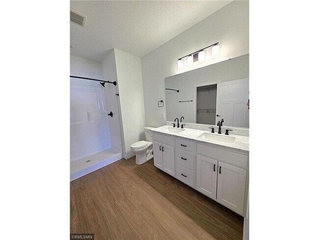 Building Photo - 1225-1227 Wisteria Ln