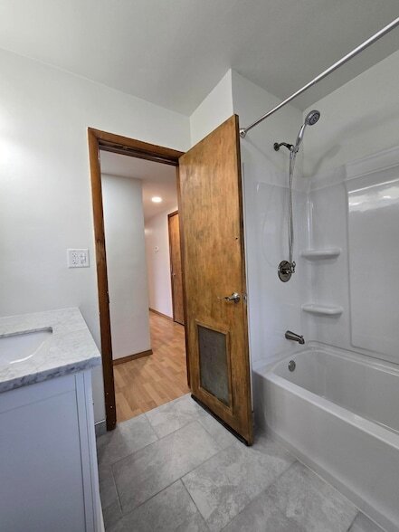 Building Photo - 7230 Beech Ave