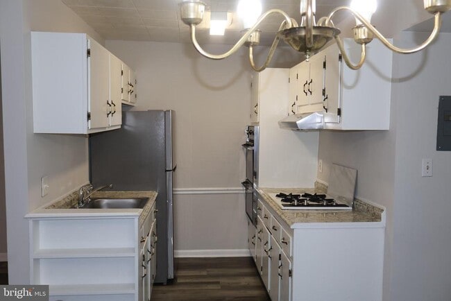 Building Photo - 4951 Americana Dr