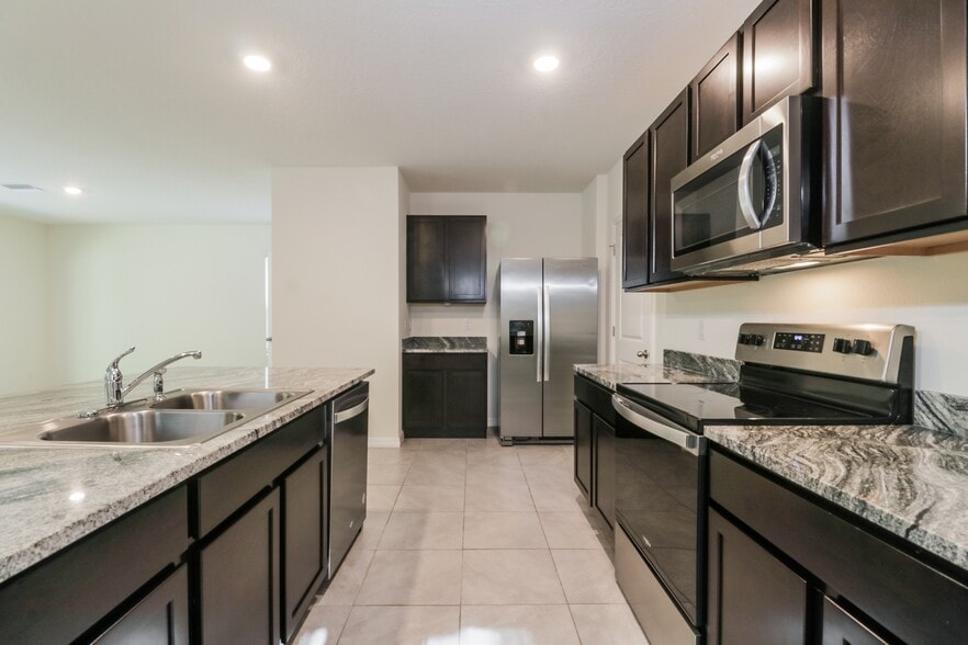 Building Photo - 7561 Cypress Walk Dr
