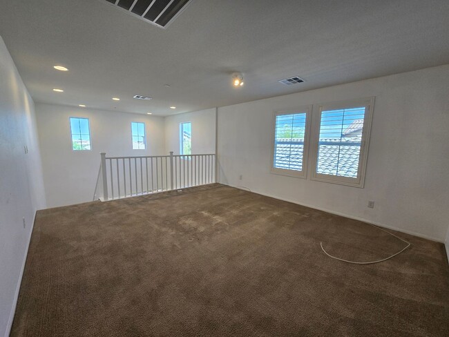 Building Photo - A Fabulous 5 Bedroom Home in Henderson