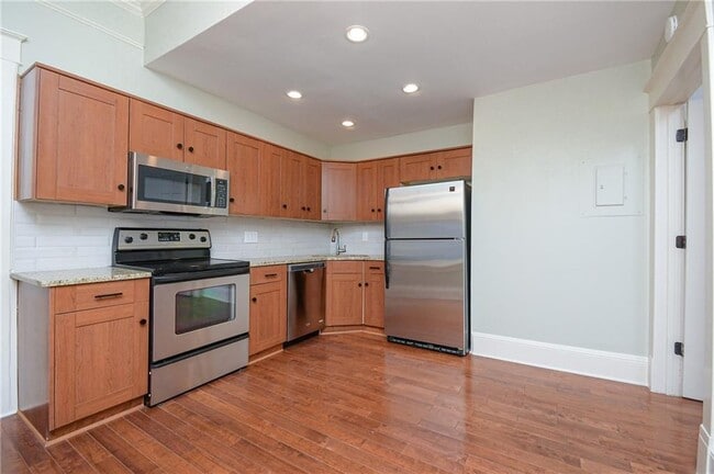 Building Photo - 327 4th St NE