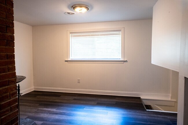 Building Photo - 10000 Kinross Ave