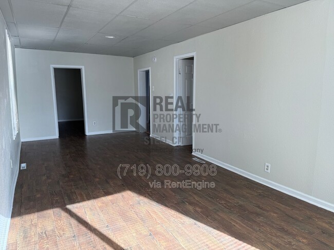 Building Photo - 927 E 1st St