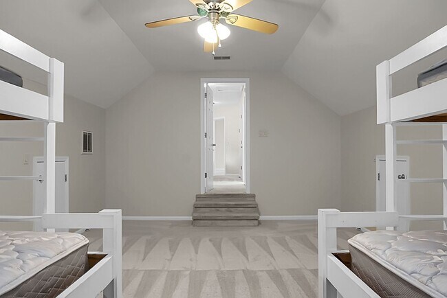 Building Photo - Gorgeous, 2 story, 4 BR, 2.5 BA Home with Fenced Yard near Magnolia Gardens