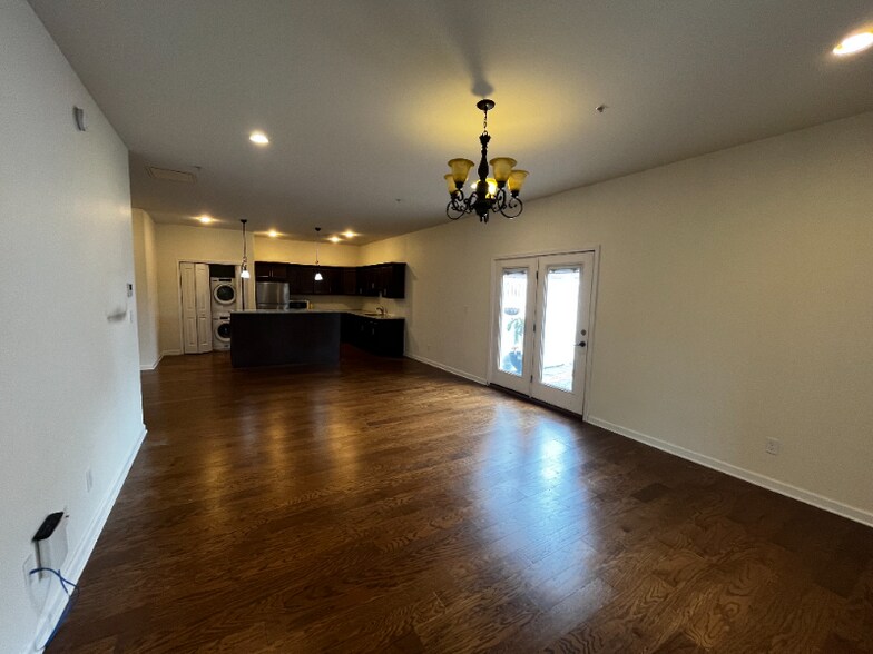 Building Photo - 99 Pine St