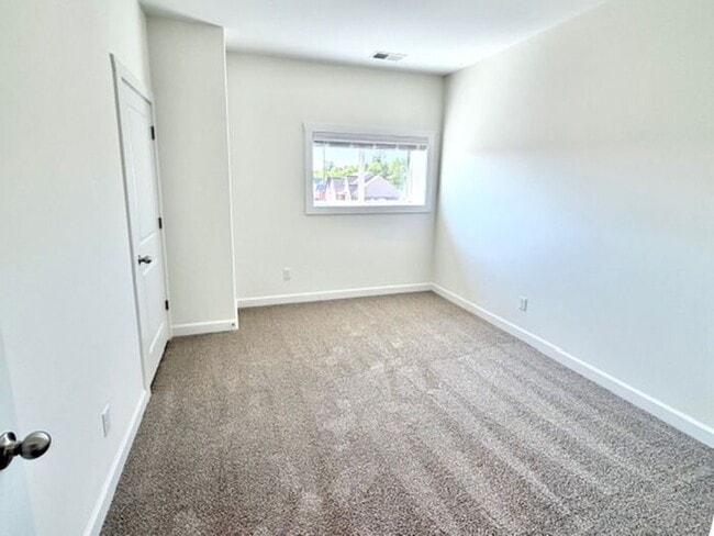 Building Photo - Now Leasing! 3-Bedroom 2.5 Bath Townhome in Olive Branch- Minutes from Methodist Hospital
