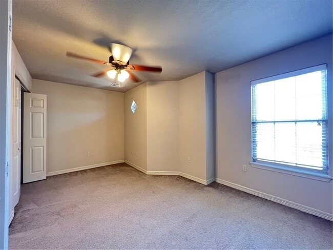 Building Photo - 1790 N Chestnut Ave