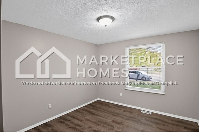 Building Photo - 916 Whidbey Ct