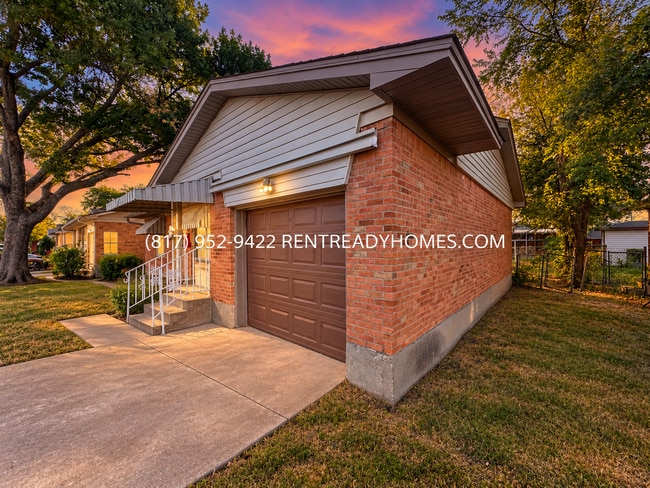 Building Photo - 1504 Ridgeview St