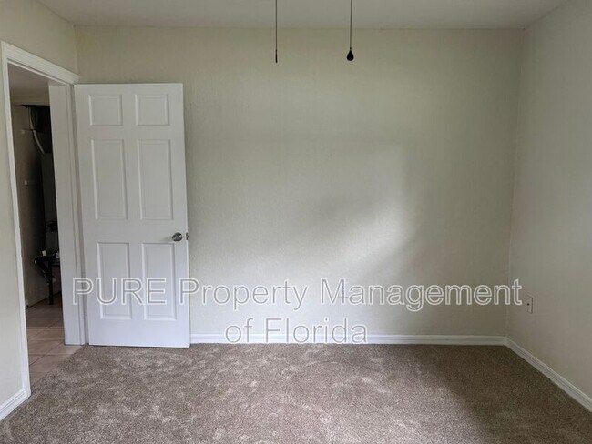 Building Photo - 2205 NE 14th Ave