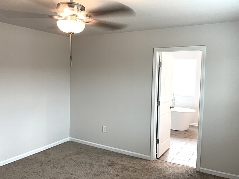 Building Photo - 3160 Emberly Dr