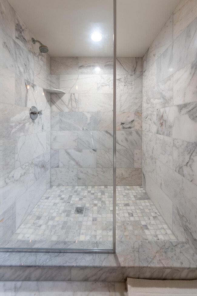 Building Photo - 16646 Brooklane Blvd