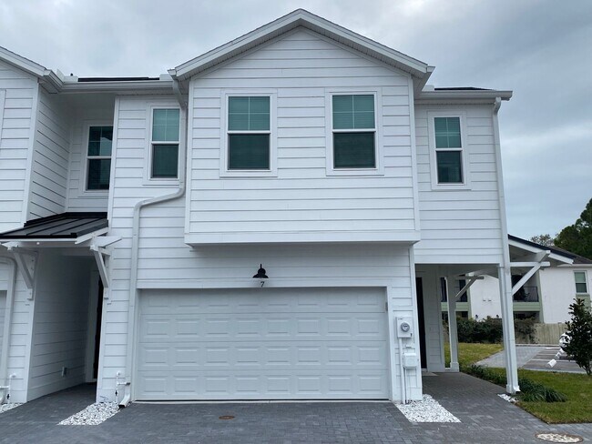 Building Photo - Brand New Constructed Townhouse in South Tampa - Available October 2024