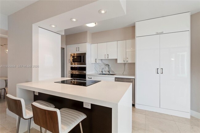 Building Photo - 4779 Collins Ave