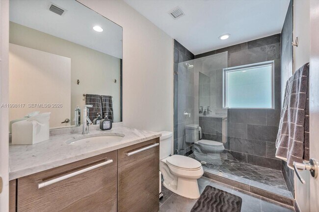 Building Photo - 900 Biscayne Blvd