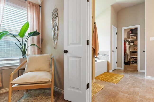 Building Photo - Half Off First Months Rent!!!