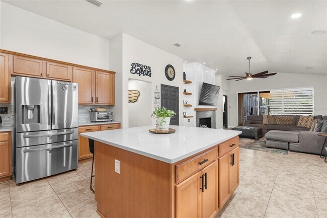 Building Photo - 14373 Wake Robin Dr