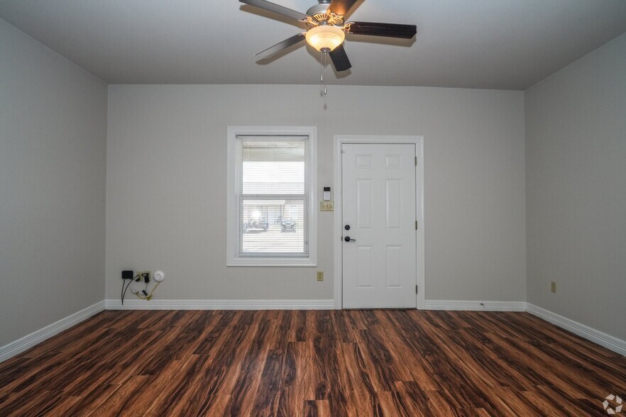 Building Photo - 720 Fieldstone Ln
