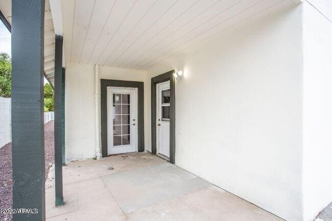 Building Photo - 2521 N 28th Pl