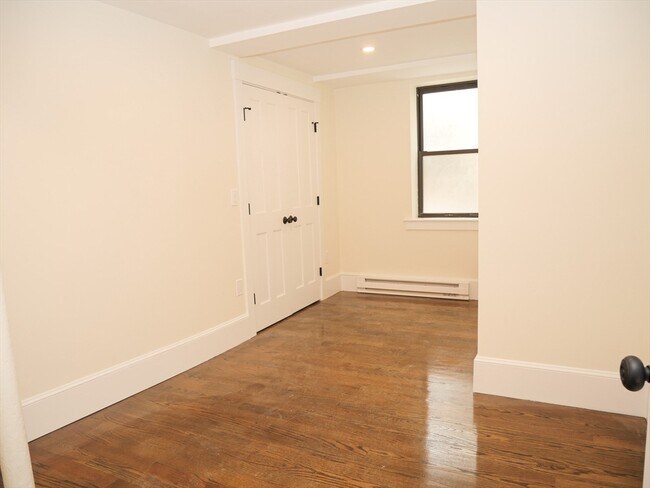 Building Photo - 261 W Newton St