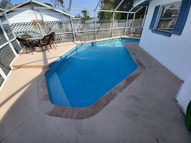 Building Photo - 2BR/2BA Pool Home in South Venice