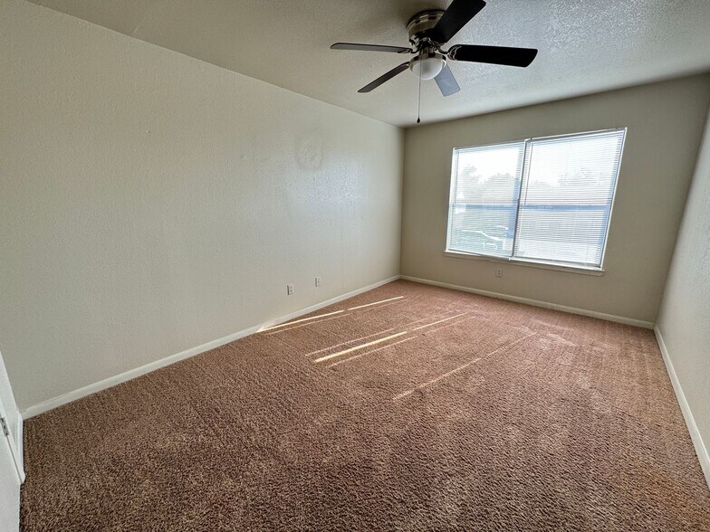 Building Photo - 1203 Monroe Loop