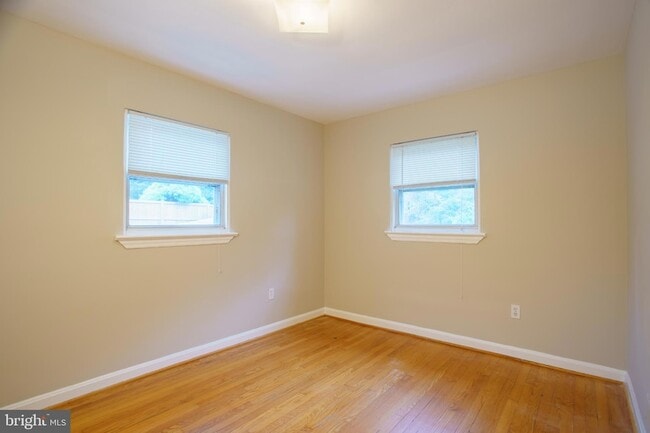 Building Photo - 5205 Saratoga Ave