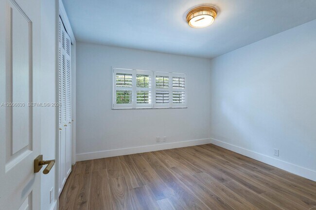 Building Photo - 13050 SW 71st Ave