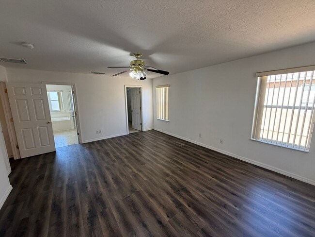 Building Photo - 2616 Plumberry Ave