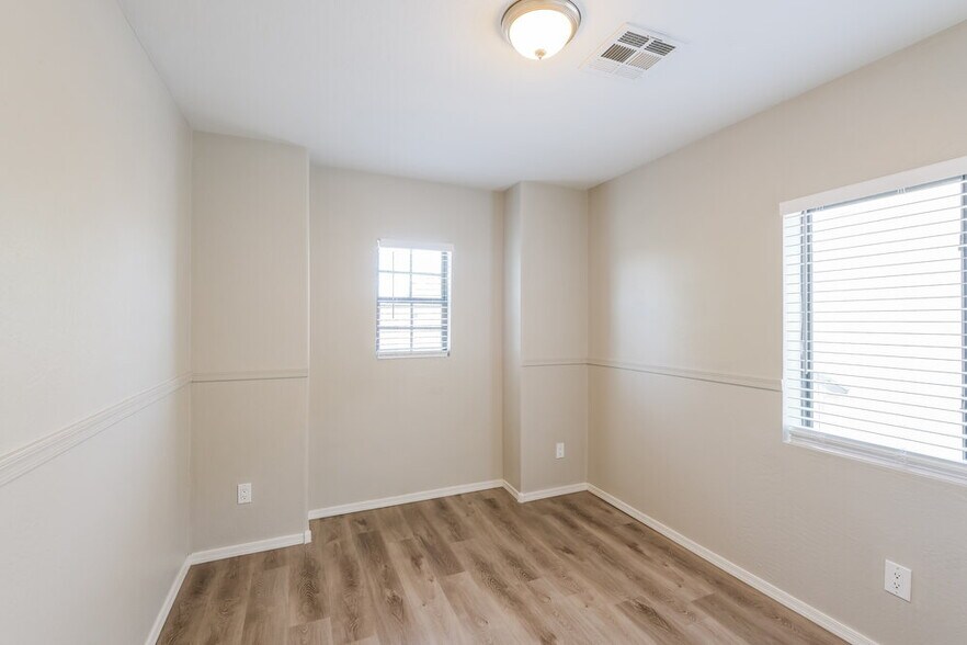 Building Photo - 10317 W Monterosa Ave