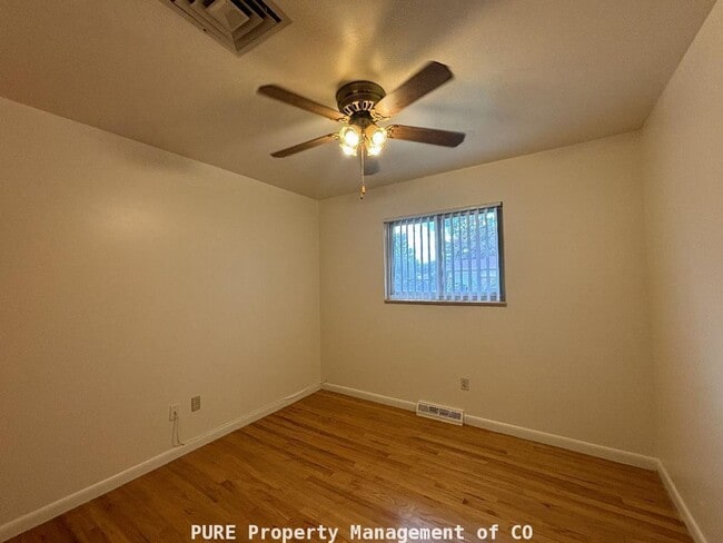 Building Photo - 3 bedroom ranch style home with 2-car garage!