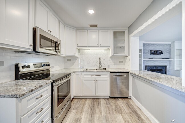 Building Photo - 3105 W 21st Ct