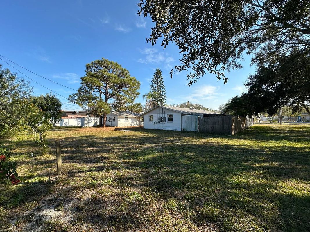 Building Photo - 443 90th Ave N