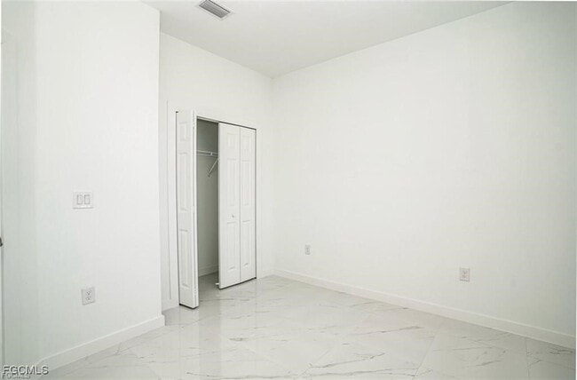 Building Photo - 2425 Mansfield Ave S