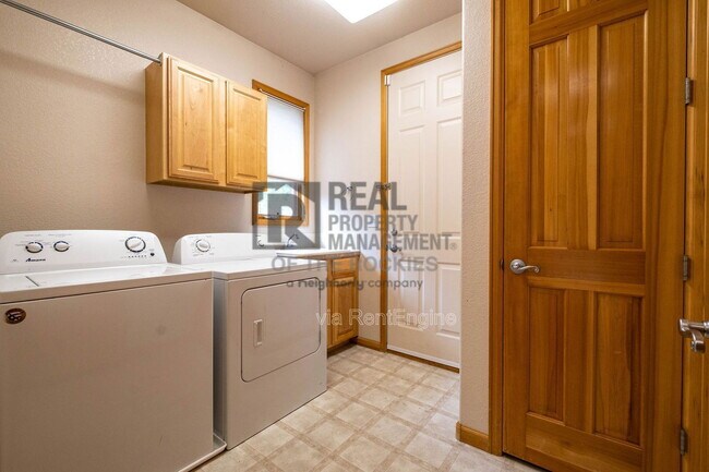 Building Photo - 5436 Hunter Dr