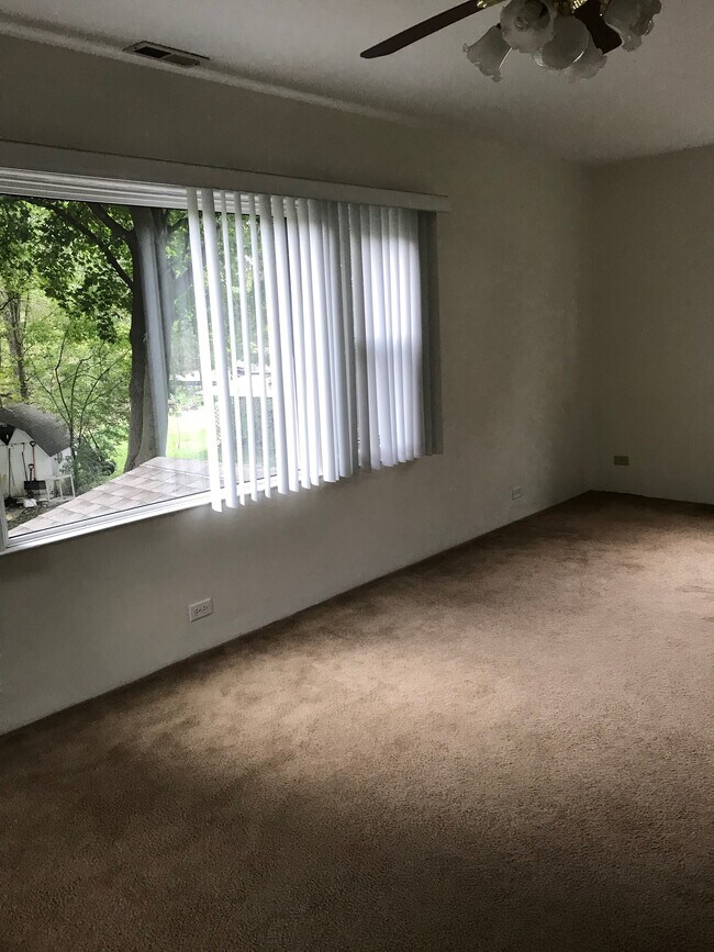 Living room - 2123 Hillside Ter