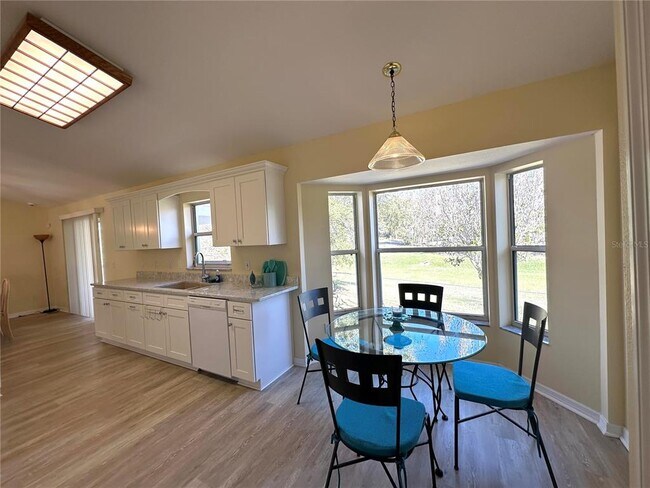 Building Photo - 5261 SE 15th Ave