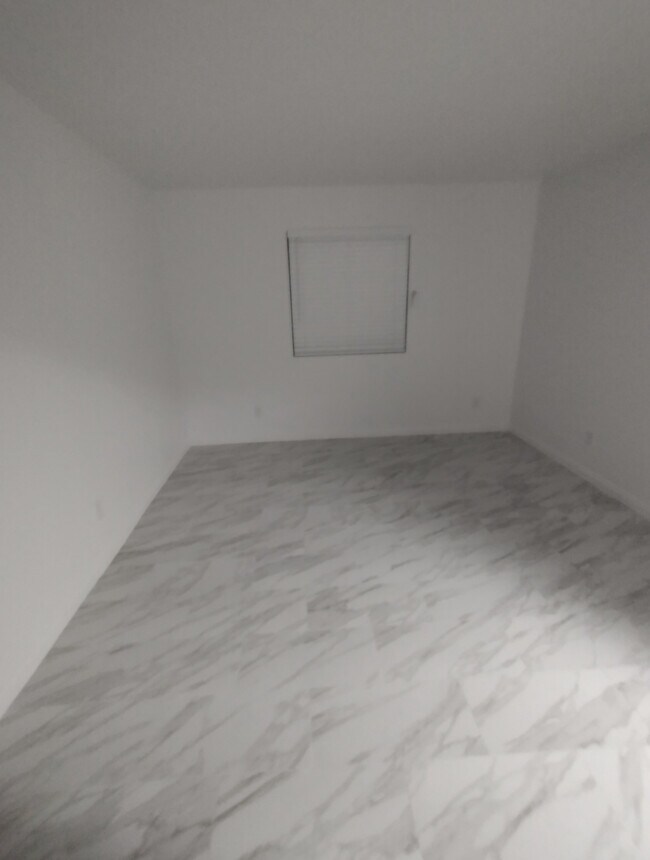 Building Photo - 437 14th St