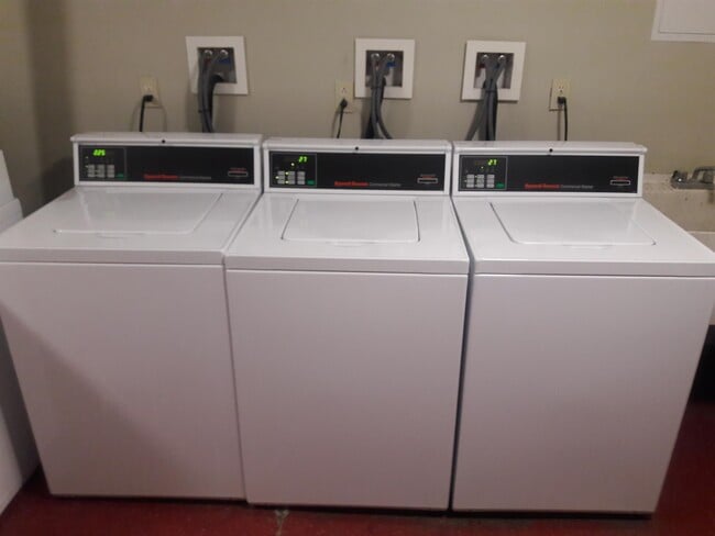 Building Photo - 95 Powers St