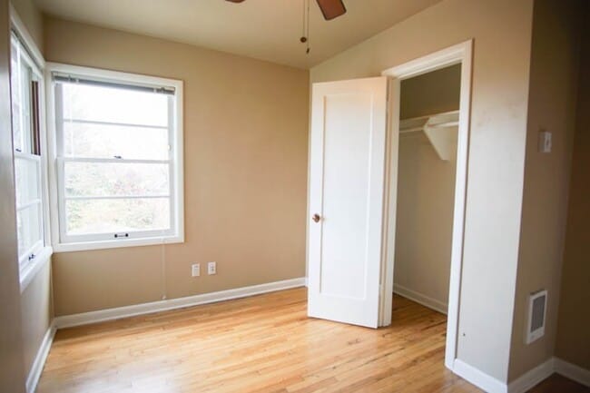 Building Photo - In the Heart of NW-Mid-Century 2Bdr Lives Like a Little House!