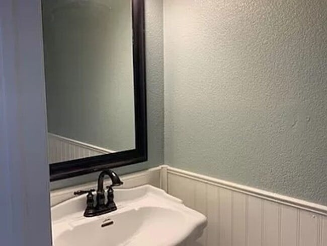 Building Photo - 2280 Pinyon Jay Dr