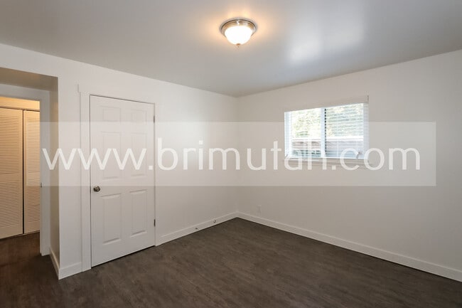 Building Photo - 5 W 300 N