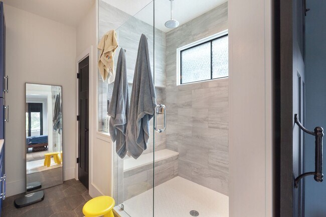 Building Photo - Stunning 4/3.5 Home in Highly Sought-After Area w/ 1300 Sq Ft of Outdoor Space!