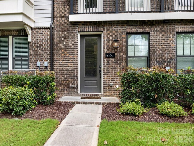 Building Photo - 2555 Deacon Ave