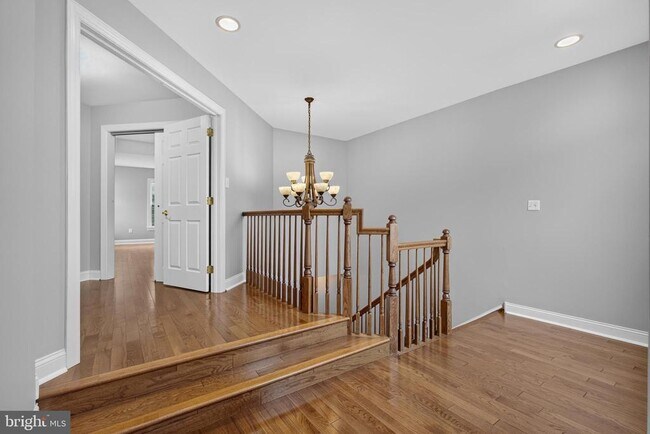 Building Photo - 16 Oak Leaf Ln